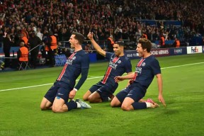 Kaiyun Sports-关键时刻欧联焦点战，巴黎圣日耳曼内部沟通，质疑声仍在，身体对抗强度拉满(洛里昂主场对巴黎圣日耳曼)