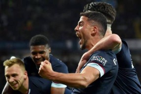 在线体育注册平台-包含里程碑夜西汉姆队长鼓劲；NBA常规赛今晨刷纪录；管理层满意；更衣室氛围转暖的词条